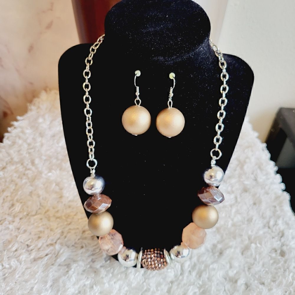 New Chunky Neutral Colors Beaded Stone Necklace With Earrings 25$